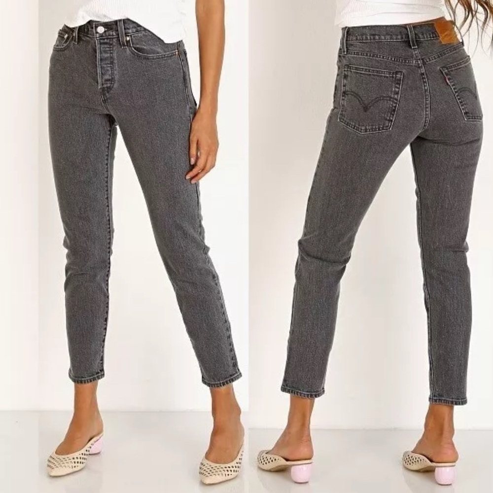 Levi’s high rise Premium Wedgie black jeans size 26
